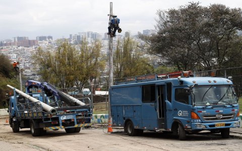 Postes eléctricos afectados. Tres estructuras de energía cayeron durante la emergencia.