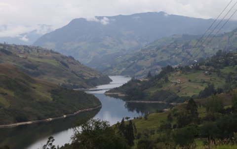 La reducción del embalse Mazar se mantiene debido a la caída de los caudales que alimentan esta infraestructura.
