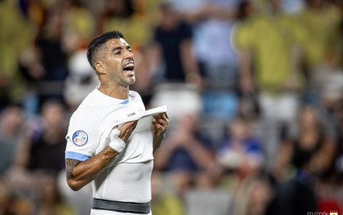 Luis Suárez, leyenda del fútbol uruguayo.