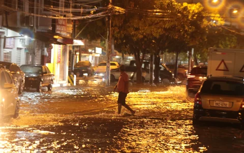 El pronóstico oficial contempla precipitaciones nocturnas en varias localidades de la región Litoral.
