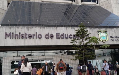 Los tres sujetos detenidos por Policía Nacional laboraban en el Ministerio de Educación.