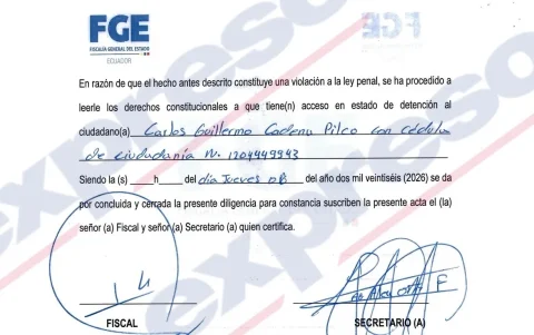 El 8 de octubre de 2026, un agente fiscal le leyó los derechos a Carlos Cadena Pilco y firmó un arresto, que fue momentáneo.