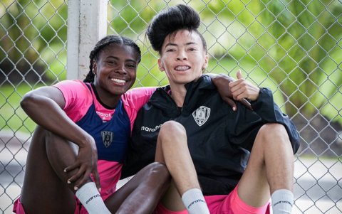 Samantha Avilés (d) llegó como refuerzo para Dragonas IDV.