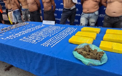 La Policía Nacional decomisó armas, sustancia sujeta a fiscalización, motos y carros robados.