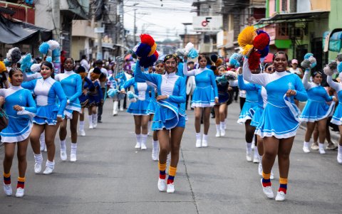 Al menos 52 delegaciones artísticas participaron del desfile este sábado en el sur de Guayaquil.