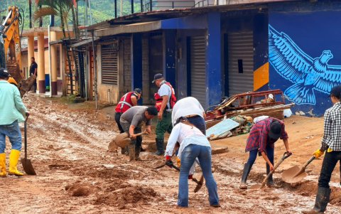El impacto de las lluvias mantiene en alerta a varias provincias, donde las familias enfrentan pérdidas materiales y riesgos de nuevas inundaciones.