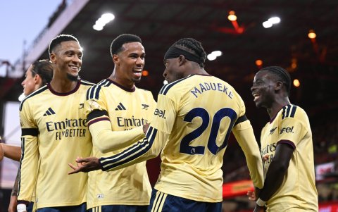 Arsenal pelea por el liderato de la Premier League 2025-26.