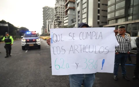 El gremio de traxistas pide que se respete el artículo 62, inciso A de la Ley de Tránsito.