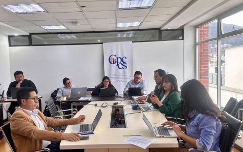 La comisión mantiene el cronograma y rechaza pedidos de nulidad por supuestos atrasos.