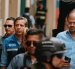 El gerente de la empresa municipal Segura, Álex Anchundia (izquierda), y el ministro del Interior, John Reimberg, recorrieron la Estación de Acción Segura (EAS) de la plaza del Centenario.