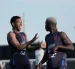 Gonzalo Plata y Moisés Caicedo bromeando en el entrenamiento de Ecuador.