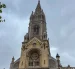 En la imagen, fachada de la iglesia decimonónica en la que han anidado dichas aves, en el barrio parisino de Ménilmontant.