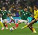 Obed Vargas (c) de México disputa un balón con Kendry Páez (d) de Ecuador en el reciente partido donde la Tri quedó eliminada del Mundial.