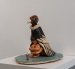 A través de la escultura, el artista entra en diálogo con los ritmos, residuos y fluctuaciones del Machángara.