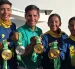 Jefferson Pérez (centro) nuevo presidente del COE junto a varios deportistas de Ecuador.