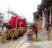 Personal del cuerpo de bomberos de Manglaralto colabora en el abastecimiento del líquido vital a los sectores donde el agua no llega