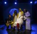 El elenco de El hablante de las sillas da vida a dos universos que transcurren en paralelo y terminan conectándose a lo largo del montaje.