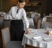 El comercio y los restaurantes suelen aumentar sus contrataciones durante la temporada de fin de año.