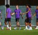 Frenkie de Jong (c) durante el entrenamiento en la ciudad deportiva Joan Gamper.