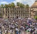 Manifestación de este sábado en Málaga (España) contra la proliferación de viviendas turísticas y la saturación de los barrios céntricos.