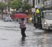 Las fuerte lluvia que soportó Guayaquil anegó varias vías, la mañana de este lunes 24 de febrero.