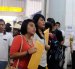Un grupo de personas que asistieron a una feria laboral.