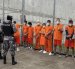 Personas privadas de libertad reciben atención médica por tuberculosis en un centro penitenciario del país.