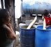 En la ciudadela Maldonado, una familia compró agua por tanquero la mañana del martes 10 de marzo.