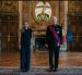Andrea González y el rey Felipe de Bélgica durante la entrega de credenciales en Bruselas