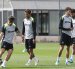 Los jugadores del Sporting Maxi Araujo, Hidemasa Morita, Georgios Vagiannidis yLuis Suárez  en el entrenamiento