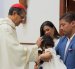 El cardenal Luis Gerardo Cabrera bautizó a la niña. Con los padres, Titi y Efrén.