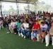 Ciudadanos acuden a un evento del Gobierno que promete beneficios ciudadanos.