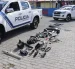 Durante el operativo se encontraron autopartes robadas y un arma de fuego.