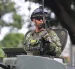 Integrante del Ejército de Colombia vigilando el Puente Internacional Simón Bolívar (Colombia).