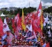 Personas participan en una protesta que pide el fin de la escala laboral 6x1 este miércoles, 15 de abril de 2026, en Brasilia (Brasil).