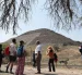 Personas observan la zona arqueológica de Teotihuacán este martes, 21 de abril de 2026, en San Juan Teotihuacán (México).