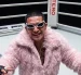 Con indumentaria afelpada y gafas celebró la victoria el ecuatoriano Martín Parra en One Championship.