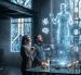Usuarios trabajan guiados por una interfaz de inteligencia artificial, en una escena que refleja la creciente dependencia tecnológica en la toma de decisiones.