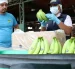 Trabajadores hacen control de calidad del banano de exportación.