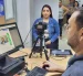 Ciudadano realiza el registro fotográfico en una agencia del Registro Civil para obtener la cédula en Ecuador