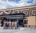 Trabajadores ultiman detalles del mural en el Museo Nacional de Quito, parte del nuevo espacio inmersivo.