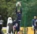 Gastón Olveira participa durante un entrenamiento de la selección paraguaya de fútbol en el Centro de Alto Rendimiento este sábado, en Ypané.