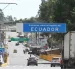 Camiones cruzan el puente de Rumichaca el 1 de junio, primer día sin tasa de seguridad, aunque el comercio bilateral aún tiene frentes sin resolver.