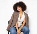 Su afro se ha convertido en una extensión de su personalidad: libre, fuerte y lleno de identidad.