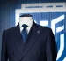 Un primer plano de un maniquí luciendo el traje oficial de la selección ecuatoriana de fútbol