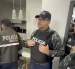 Agentes de la Policía Nacional durante el operativo en una vivienda, en el marco de la investigación financiera.
