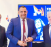 Vicko Villacís, alcalde de Esmeraldas, recibe un premio de la OEA junto a Luis Almagro en 2024.