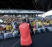 Moisés Caicedo saludo a los hinchas durante un entrenamiento con la selección de Ecuador en Columbus,