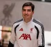 Andoni Iraola posa en Anfield tras ser anunciado como nuevo entrenador del Liverpool para las próximas dos temporadas.
