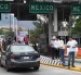 Integrantes de la Coordinadora Nacional de Trabajadores de la Educación (CNTE) se toman un peaje en Chilpancingo (México).